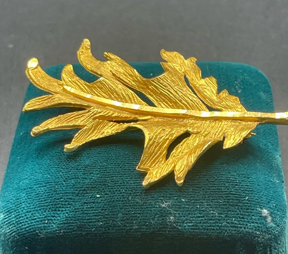 Vintage Gold Plated Oak Leaf Textured Brooch Pin 2.76" Signed AN Fall Jewelry